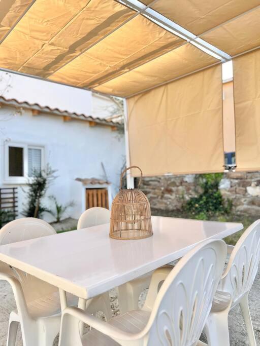 Casetta Bianca Con Giardino Posada  Exterior photo